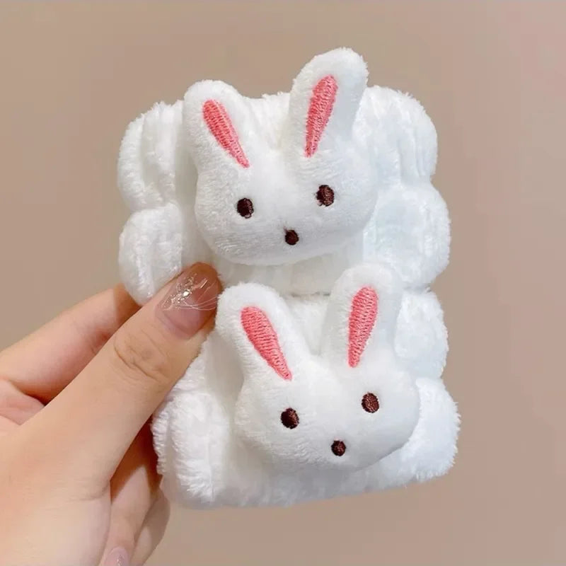 Elástico de cabelo branco felpudo com detalhes de coelho rosa, acessório infantil fofo