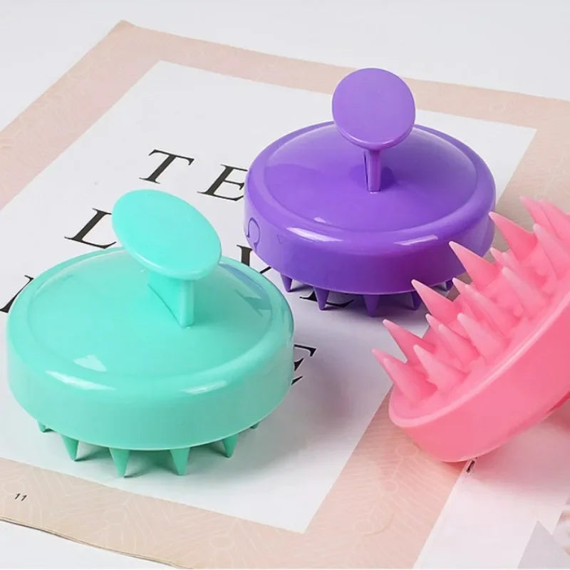 Escovas de silicone para lavagem capilar em azul, roxo e rosa, com cerdas macias para massagem no couro cabeludo