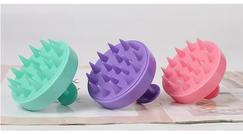 Escovas massageadoras coloridas verde, roxo e rosa para couro cabeludo com cerdas longas